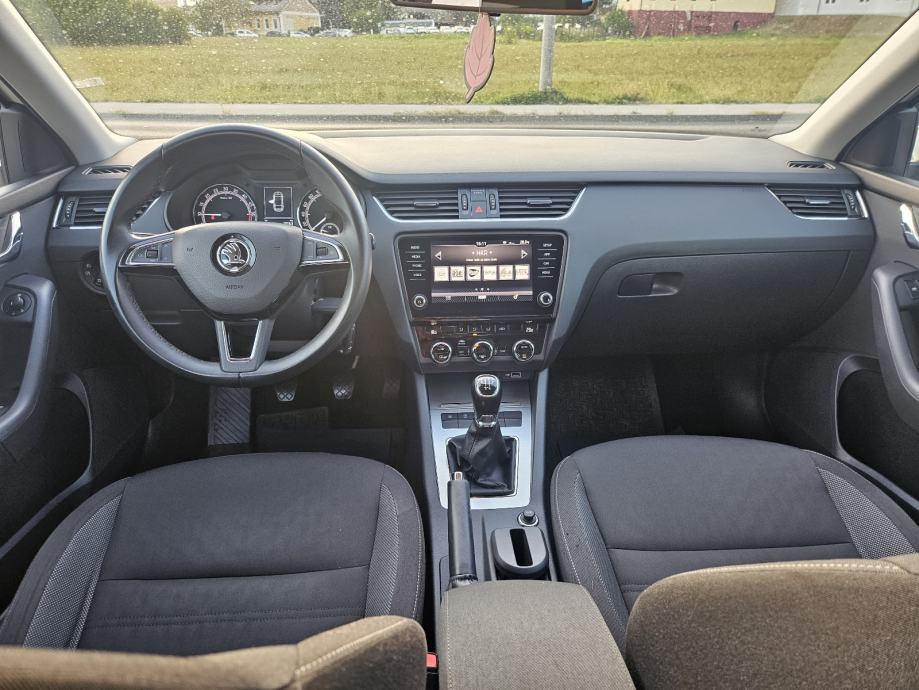 Škoda Octavia Combi 1,6 TDI/24MJ.JAMSTVO /NAVIGACIJA / REDIZAJN / TOP, fotografija 12