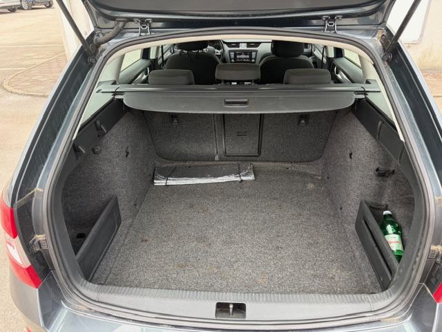 Škoda Octavia Combi 1,6 TDI, fotografija 11