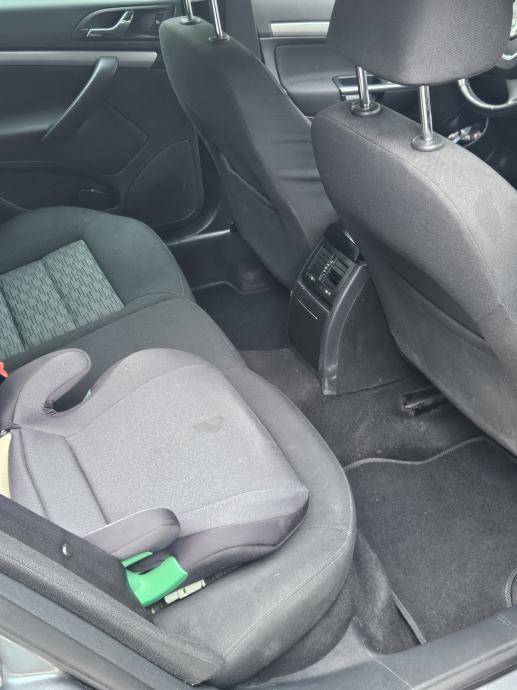 Škoda Octavia Combi 1,6 TDI, fotografija 7