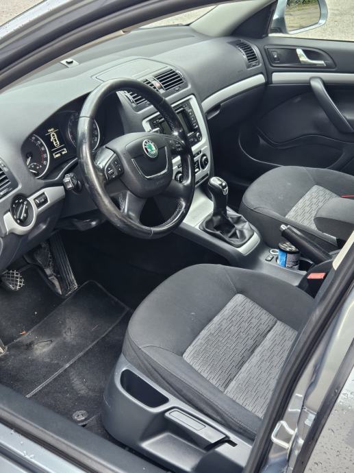 Škoda Octavia Combi 1,6 TDI, fotografija 8