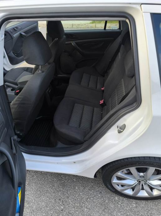 Škoda Octavia Combi 1,6 TDI, fotografija 5