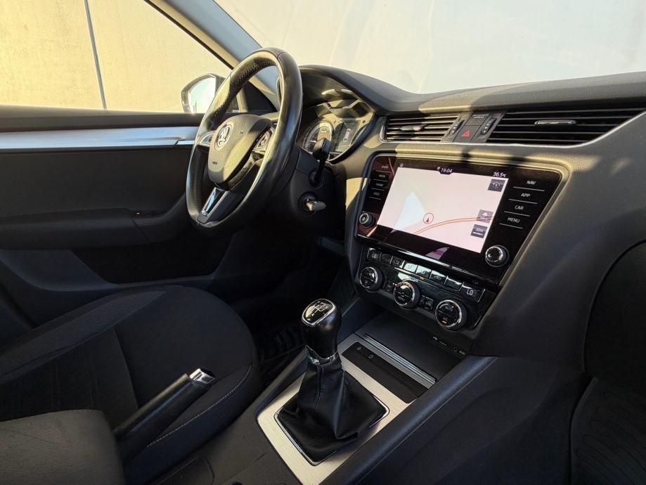 Škoda Octavia Combi 1,6 TDI, fotografija 13