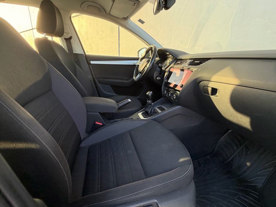 Škoda Octavia Combi 1,6 TDI, fotografija 15