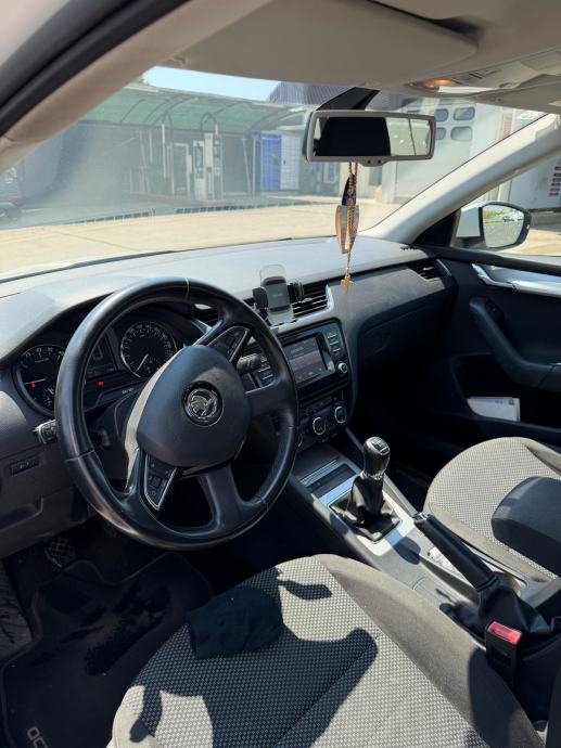 Škoda Octavia Combi 1,6 TDI, fotografija 5