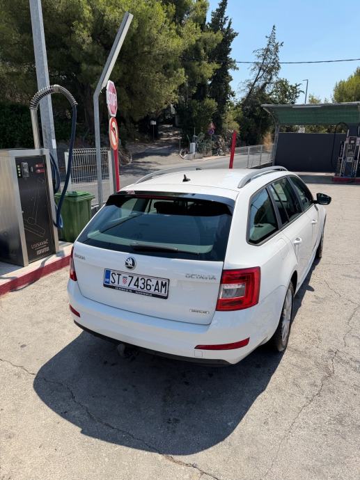 Škoda Octavia Combi 1,6 TDI, fotografija 2