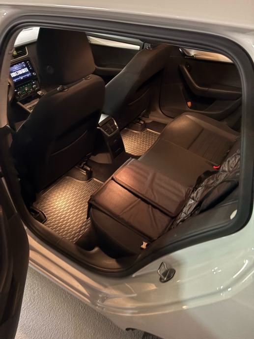 Škoda Octavia Combi 1,6 TDI, fotografija 4