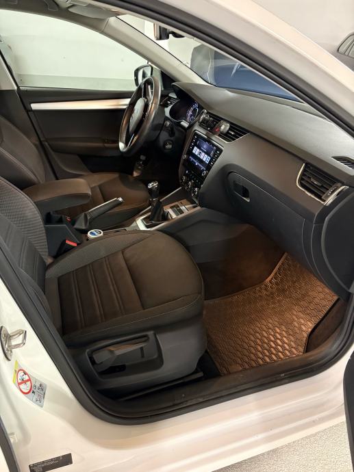 Škoda Octavia Combi 1,6 TDI, fotografija 8