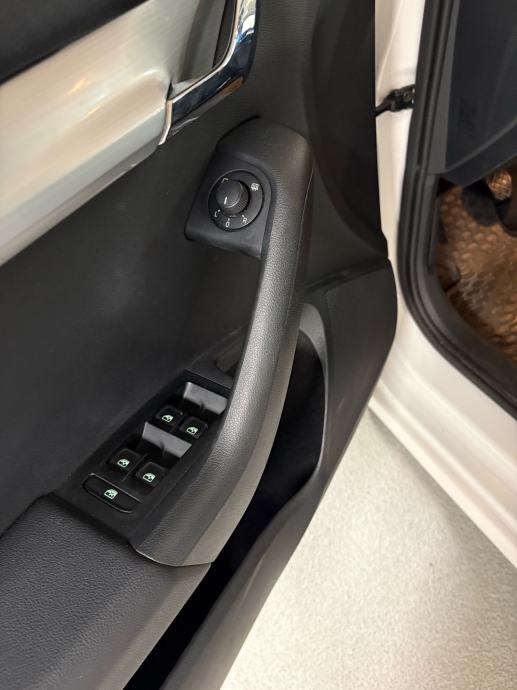 Škoda Octavia Combi 1,6 TDI, fotografija 19