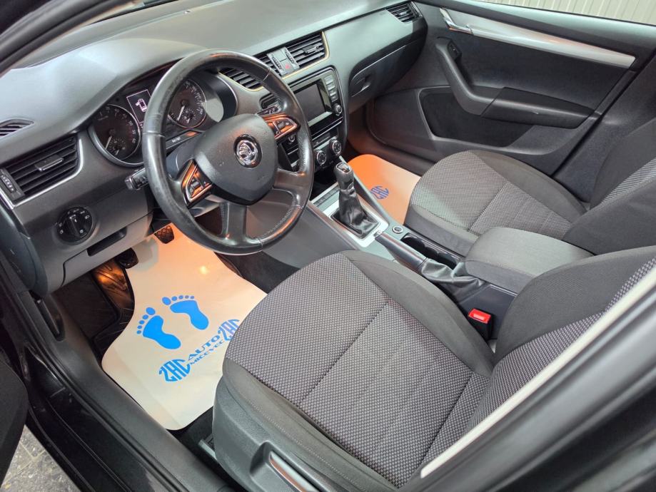 Škoda Octavia Combi 1,6 TDI =KLIMA=REG 4/27= KAO NOV= KARTICE-36 RATA, fotografija 5
