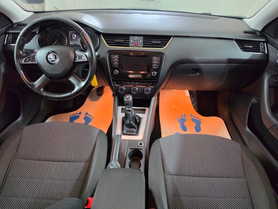 Škoda Octavia Combi 1,6 TDI =KLIMA=REG 4/27= KAO NOV= KARTICE-36 RATA, fotografija 7