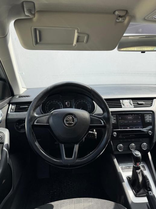 Škoda Octavia Combi 1,6 TDI, fotografija 8
