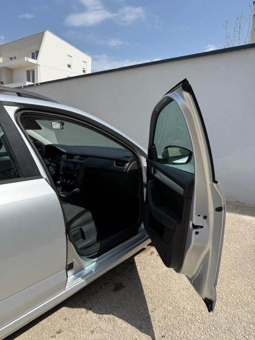 Škoda Octavia Combi 1,6 TDI, fotografija 11