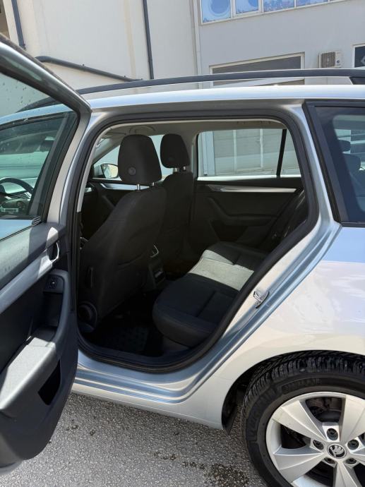 Škoda Octavia Combi 1,6 TDI, fotografija 9