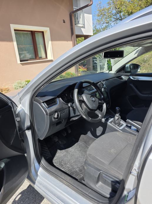 Škoda Octavia Combi 1,6 TDI, fotografija 6