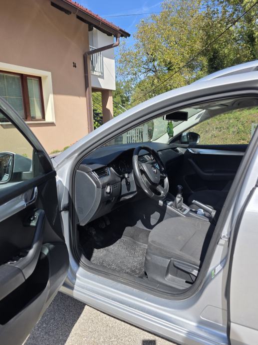 Škoda Octavia Combi 1,6 TDI, fotografija 11