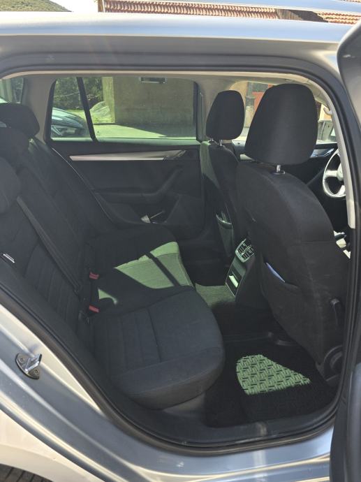 Škoda Octavia Combi 1,6 TDI, fotografija 8