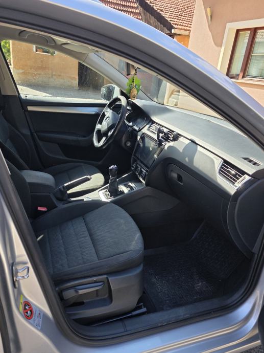 Škoda Octavia Combi 1,6 TDI, fotografija 9