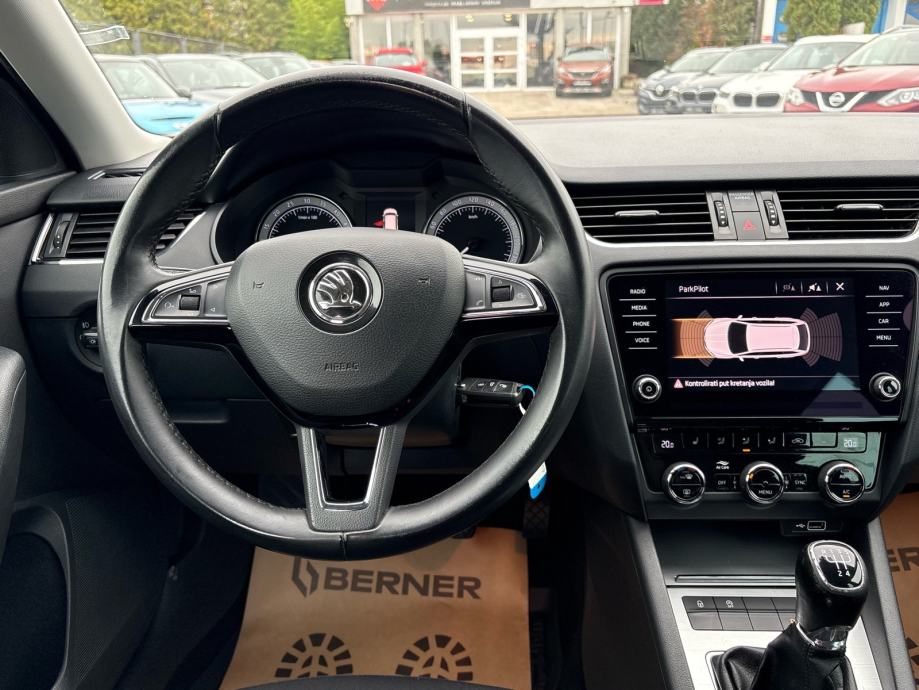 Škoda Octavia Combi 1,6 TDI, fotografija 12