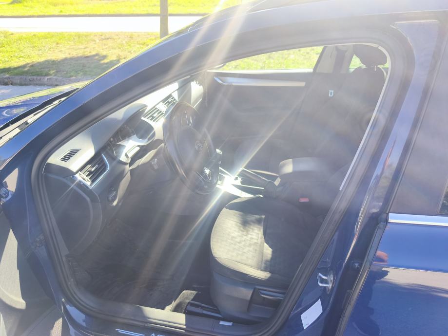 Škoda Octavia Combi 1,6 TDI, fotografija 6