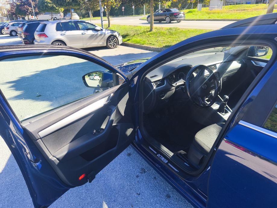 Škoda Octavia Combi 1,6 TDI, fotografija 5