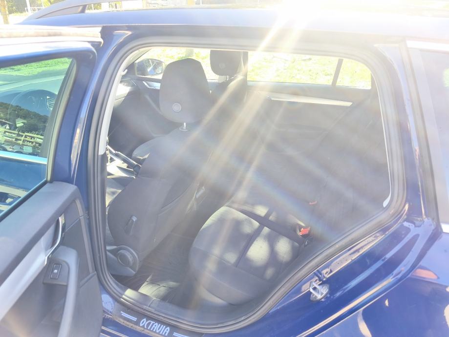 Škoda Octavia Combi 1,6 TDI, fotografija 8