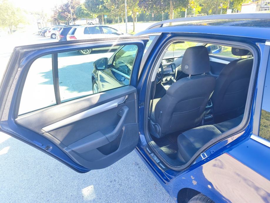Škoda Octavia Combi 1,6 TDI, fotografija 7