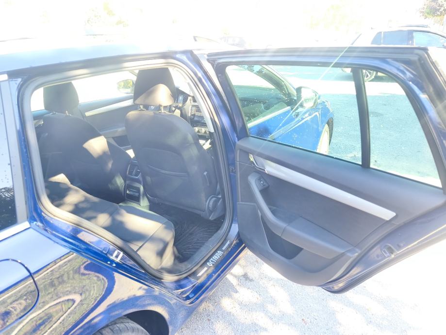 Škoda Octavia Combi 1,6 TDI, fotografija 9