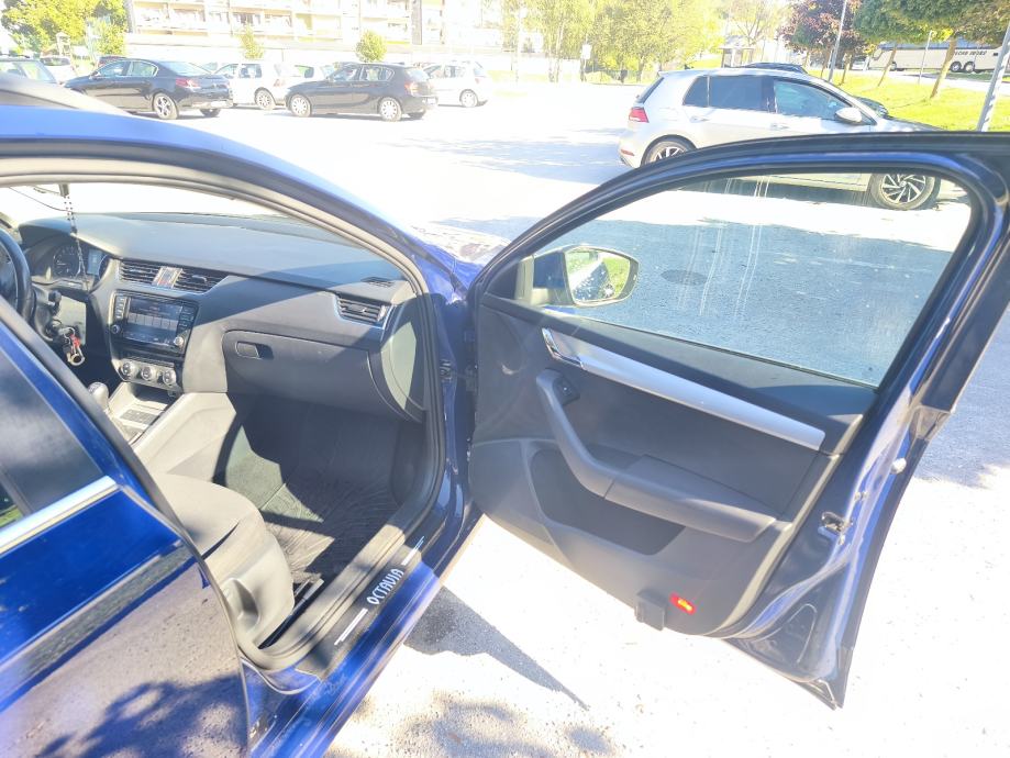 Škoda Octavia Combi 1,6 TDI, fotografija 11