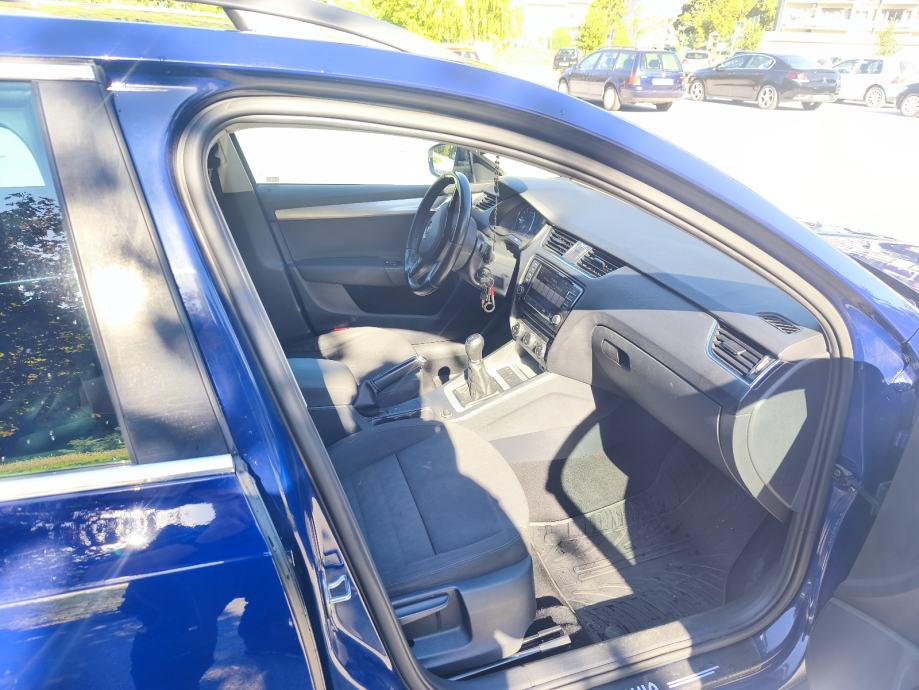 Škoda Octavia Combi 1,6 TDI, fotografija 12