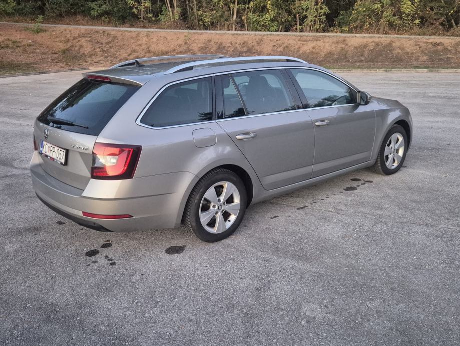 Škoda Octavia Combi 1.6 TDI (2019.) – STYLE, Virtual Cockpit, Full LED, fotografija 5