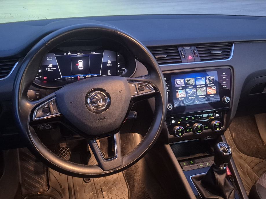 Škoda Octavia Combi 1.6 TDI (2019.) – STYLE, Virtual Cockpit, Full LED, fotografija 11
