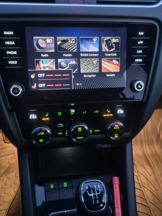 Škoda Octavia Combi 1.6 TDI (2019.) – STYLE, Virtual Cockpit, Full LED, fotografija 12