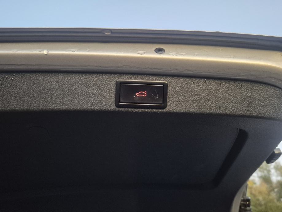 Škoda Octavia Combi 1.6 TDI (2019.) – STYLE, Virtual Cockpit, Full LED, fotografija 14