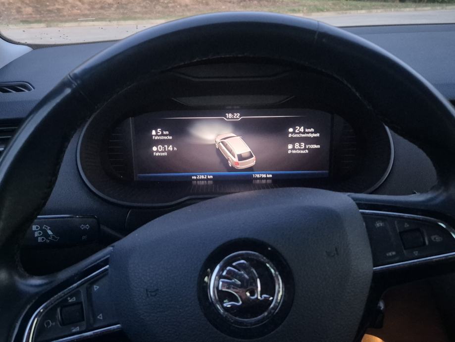 Škoda Octavia Combi 1.6 TDI (2019.) – STYLE, Virtual Cockpit, Full LED, fotografija 18