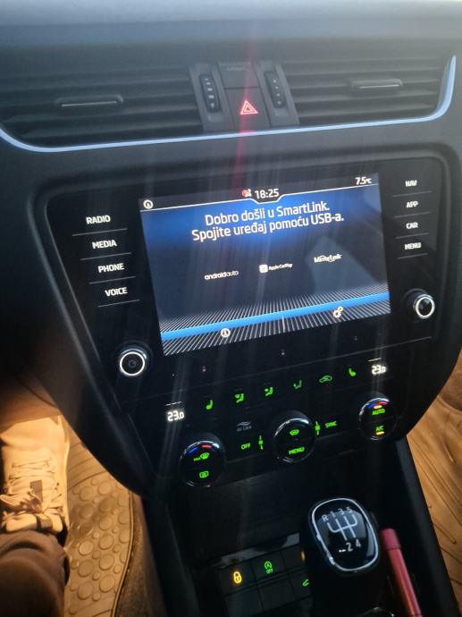 Škoda Octavia Combi 1.6 TDI (2019.) – STYLE, Virtual Cockpit, Full LED, fotografija 19