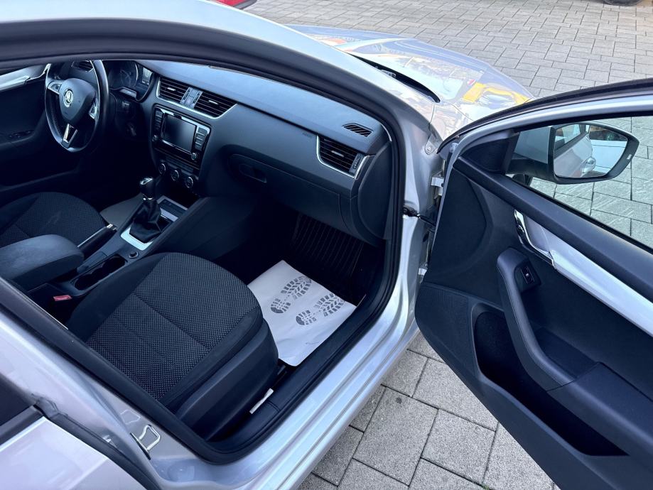 Škoda Octavia Combi 1,6 TDI, fotografija 8