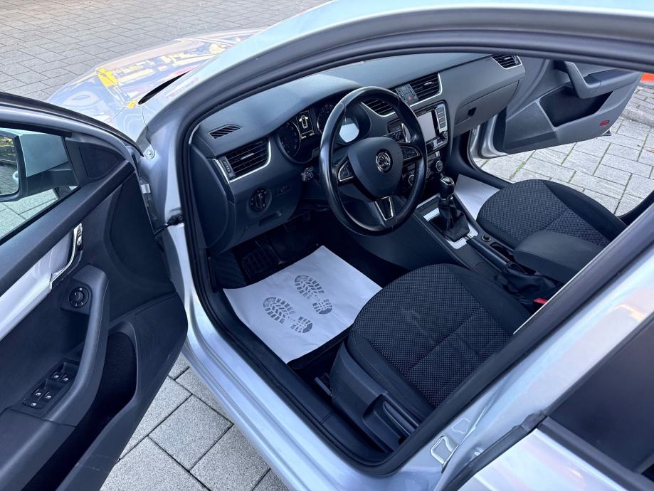 Škoda Octavia Combi 1,6 TDI, fotografija 7