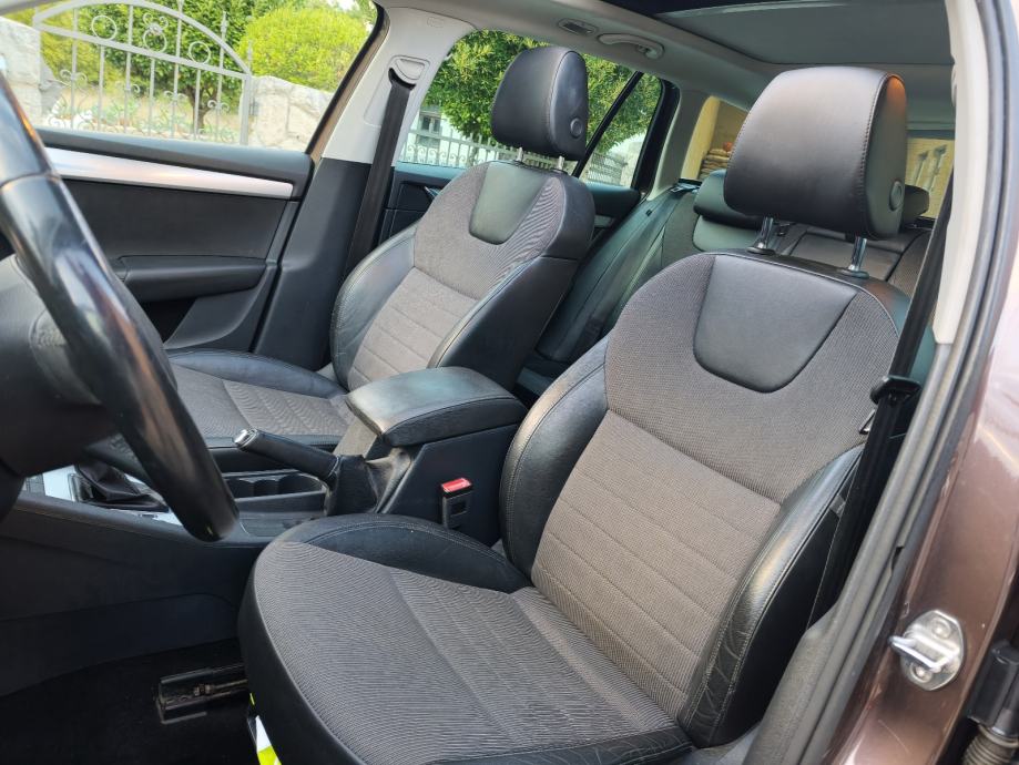 Škoda Octavia Combi 1,6 TDI,VRS,DSG,panorama,full led, Navigacija, fotografija 7