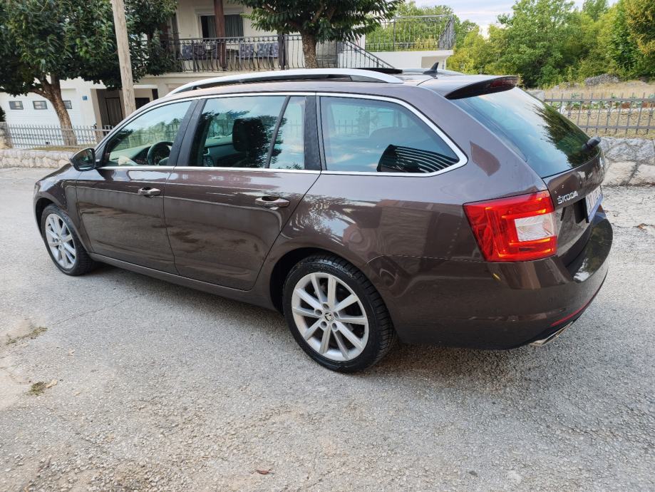 Škoda Octavia Combi 1,6 TDI,VRS,DSG,panorama,full led, Navigacija, fotografija 5