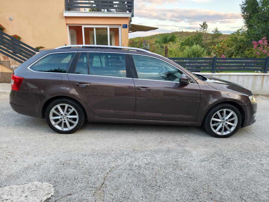 Škoda Octavia Combi 1,6 TDI,VRS,DSG,panorama,full led, Navigacija, fotografija 6