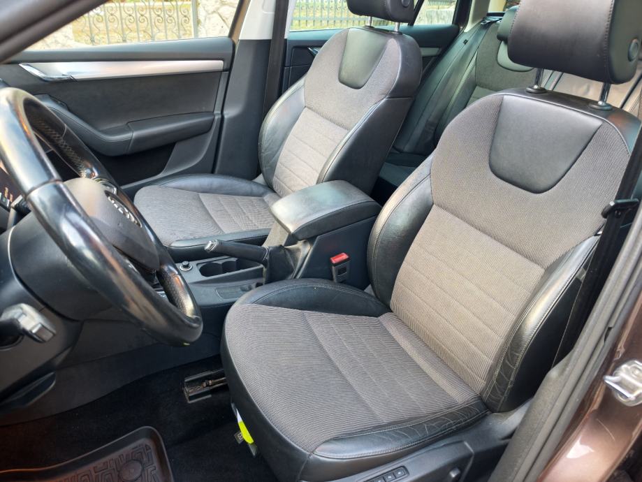 Škoda Octavia Combi 1,6 TDI,VRS,DSG,panorama,full led, Navigacija, fotografija 9