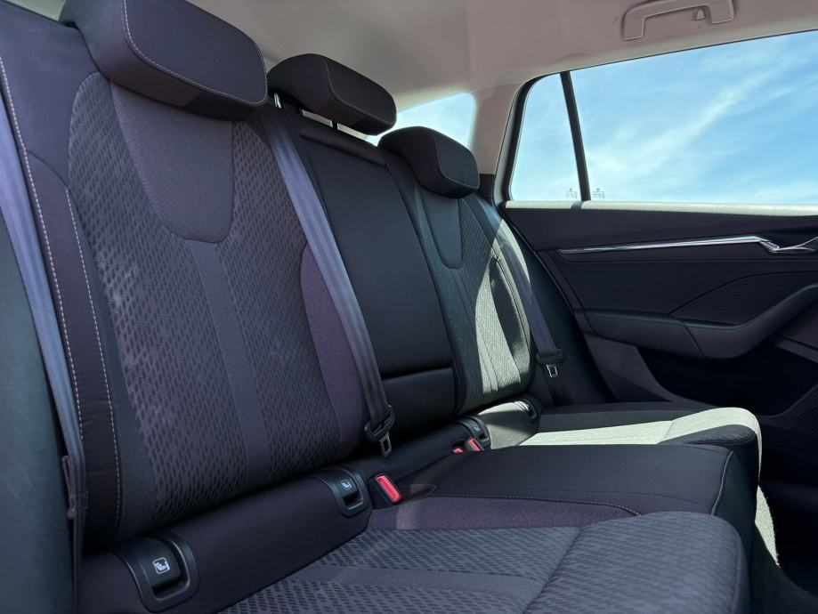 Škoda Octavia Combi 2,0 TDI 2022 GOD 110 KW HR VOZILO U PDV-u SERVISNA, fotografija 12