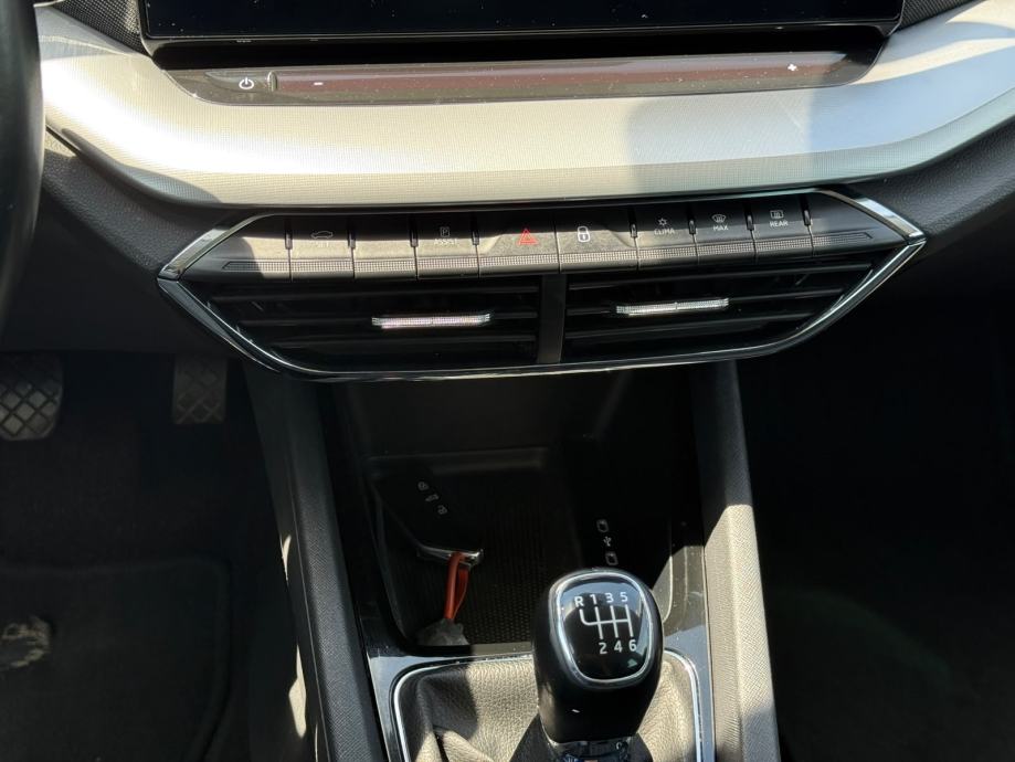 Škoda Octavia Combi 2,0 TDI 2022 GOD 110 KW HR VOZILO U PDV-u SERVISNA, fotografija 16