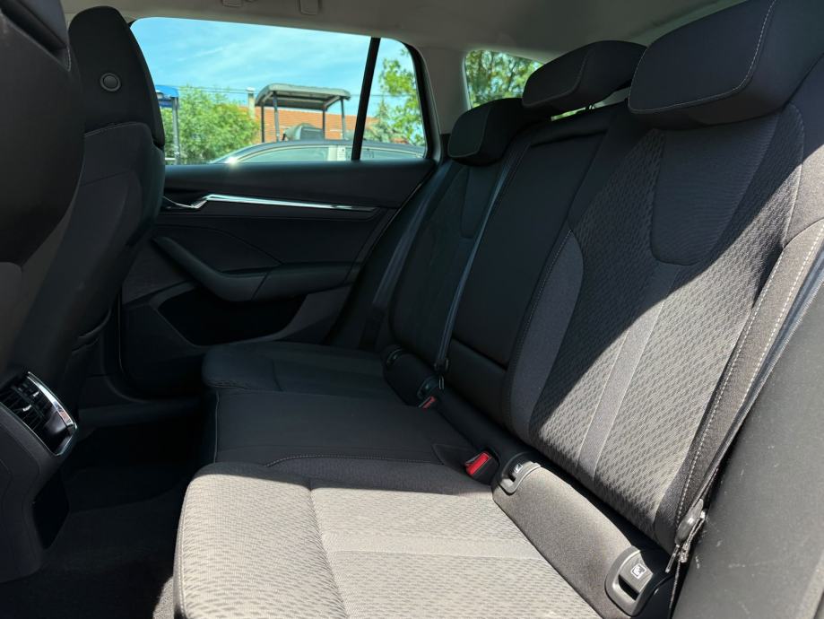 Škoda Octavia Combi 2,0 TDI 2022 GOD 110 KW HR VOZILO U PDV-u SERVISNA, fotografija 18