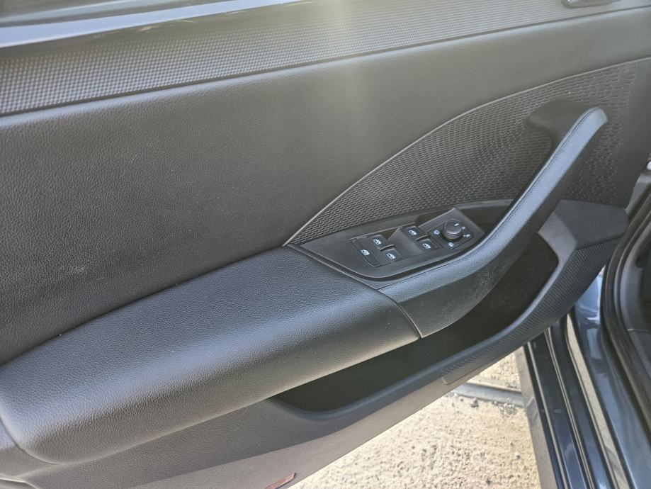 Škoda Octavia Combi 2,0 TDI VIRTUAL / NAVI /DSG/F1/ LED/ 24 MJ.JAMSTVO, fotografija 10