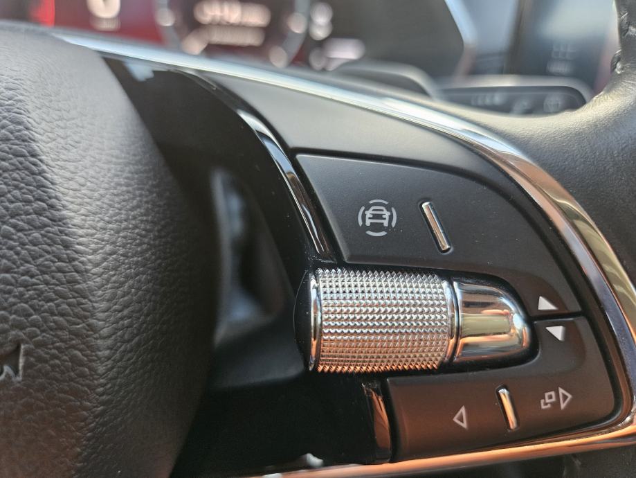 Škoda Octavia Combi 2,0 TDI VIRTUAL / NAVI /DSG/F1/ LED/ 24 MJ.JAMSTVO, fotografija 19