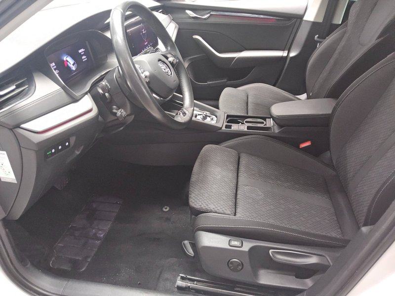 Škoda Octavia Combi 2.0 TDI Ambition automatik • ACC • Full LED, fotografija 9