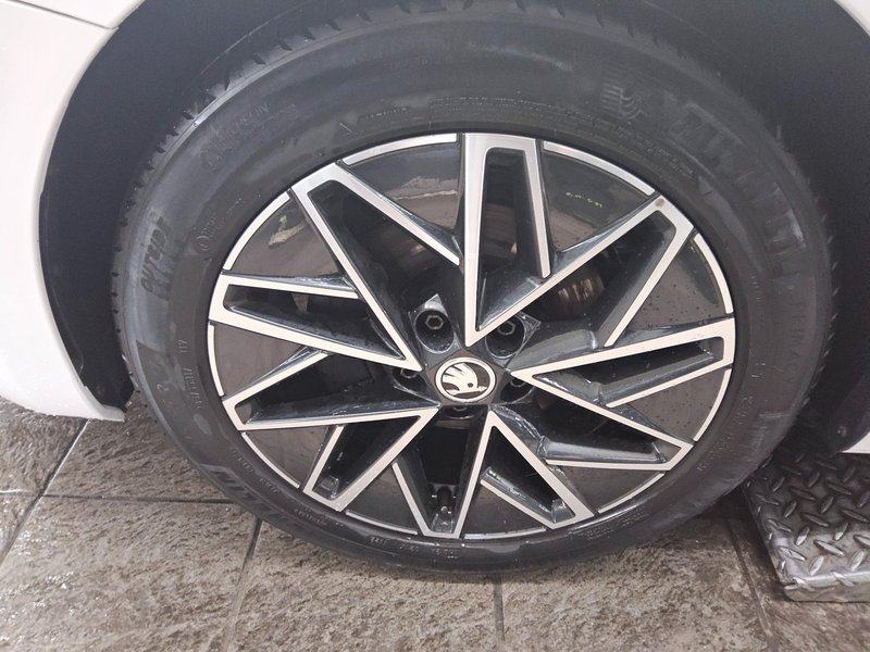 Škoda Octavia Combi 2.0 TDI Ambition automatik • ACC • Full LED, fotografija 11