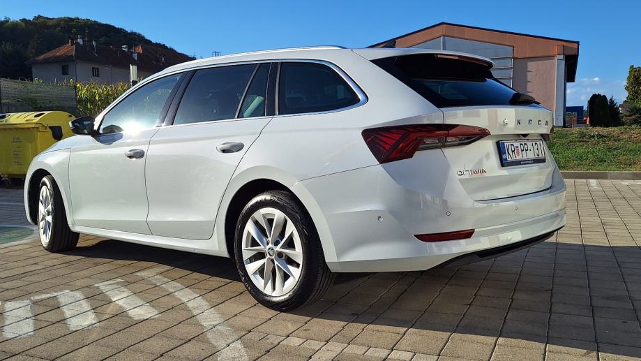 Škoda Octavia Combi 2,0 TDI Style, Webasto, HUD, perla, fotografija 3