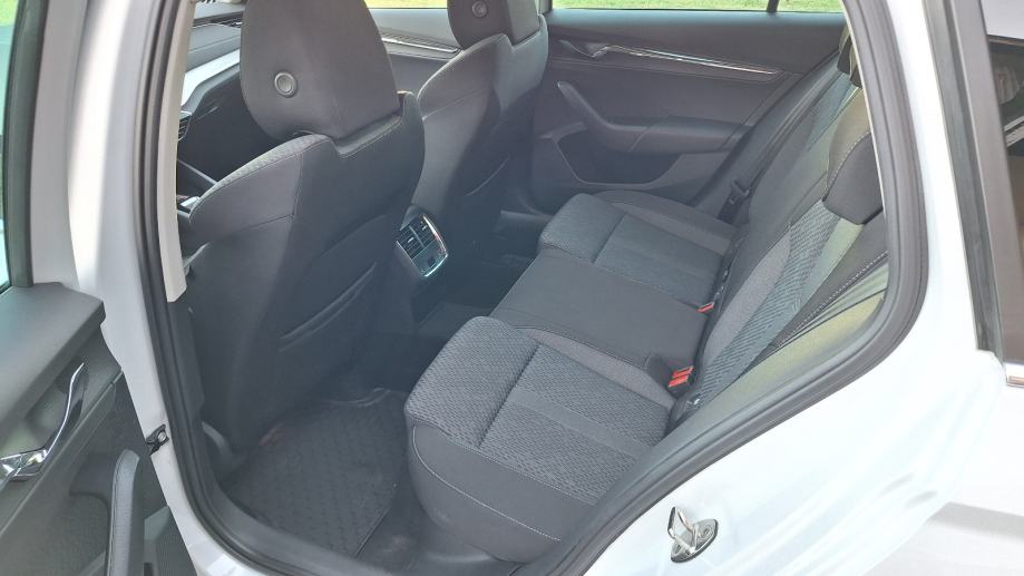 Škoda Octavia Combi 2,0 TDI Style, Webasto, HUD, perla, fotografija 10